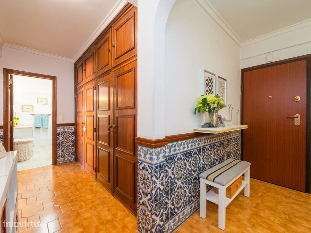 T2 Massamá junto ao Shopping - Espaço, Luz e Excelente Localização-10