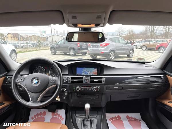 BMW Seria 3 320d xDrive DPF Touring Aut. - 9