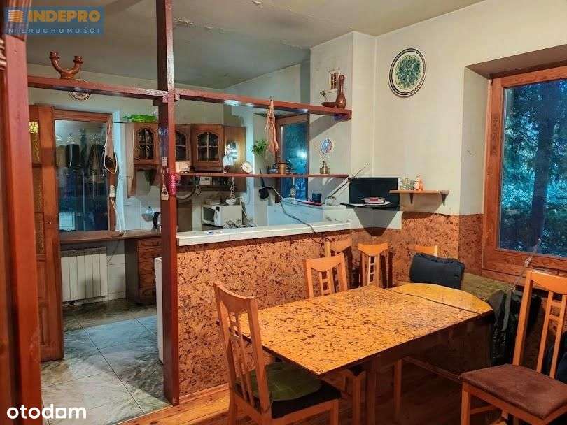 Zielona enklawa w mieście – dom z potencjałem!-10