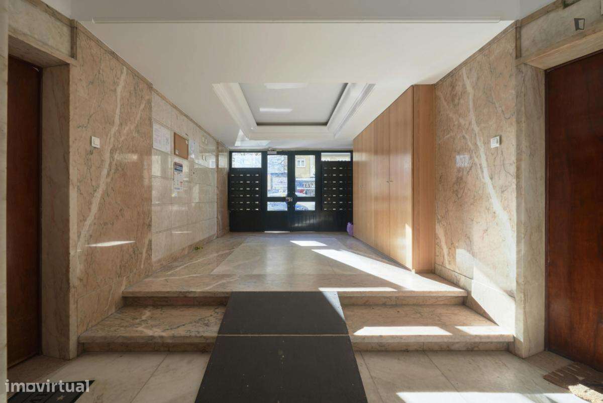 Quarto - localizado em Roma-Areeiro Lisbon - Grande imagem: 5/10