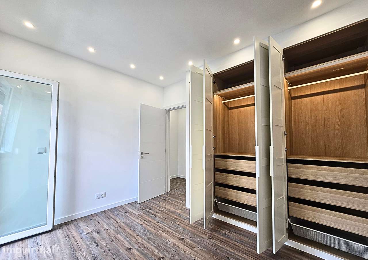 T2 totalmente remodelado com 3 roupeiros e varandas | Agualva-13