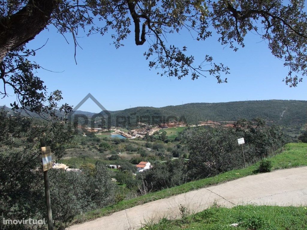 Terreno com viabilidade de construção com vistas magnific...