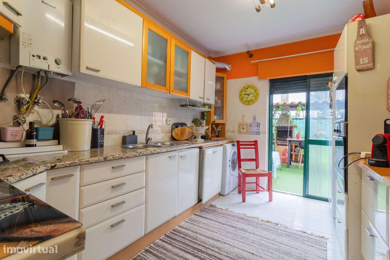 Andar de Moradia com Excelente Espaço Exterior / Terraço com 50 m² e S-7