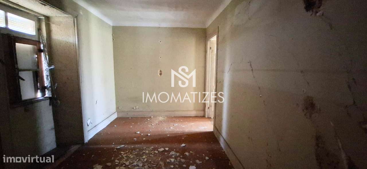 Moradia T3 para reabilitação total com grande potencial de valorização-17