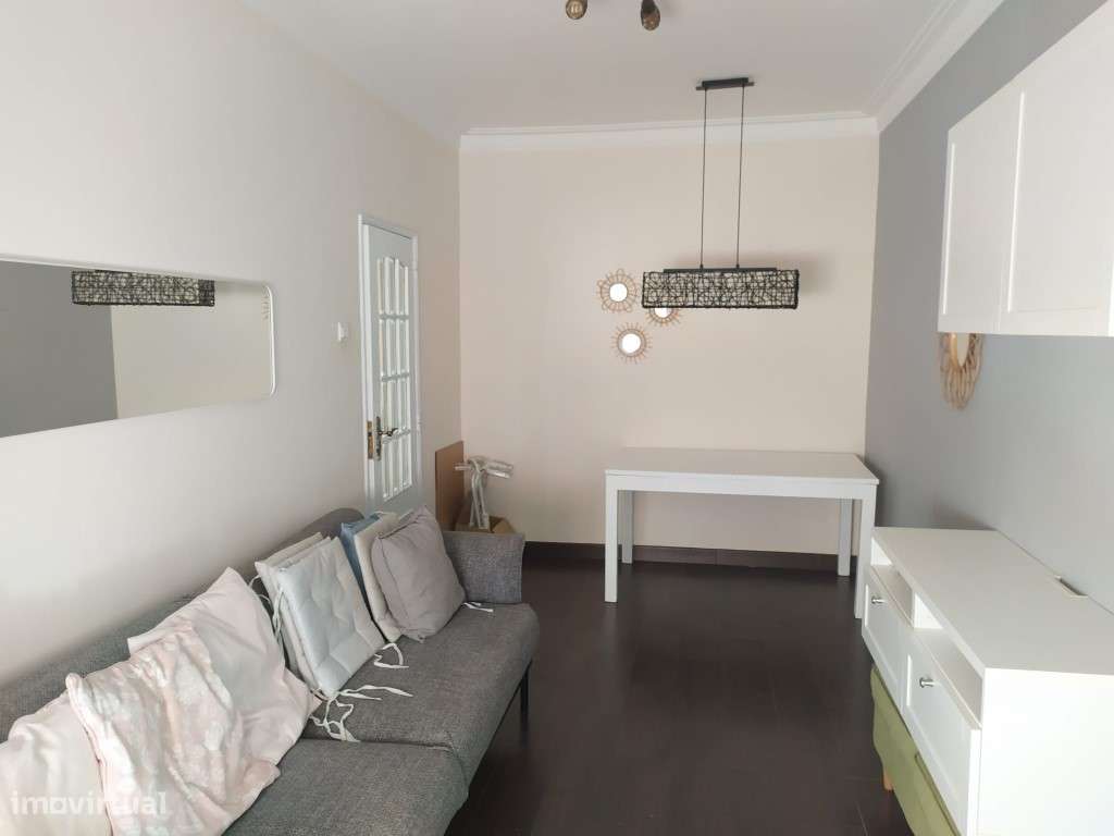 T2 remodelado e semiequipado na Amadora-14