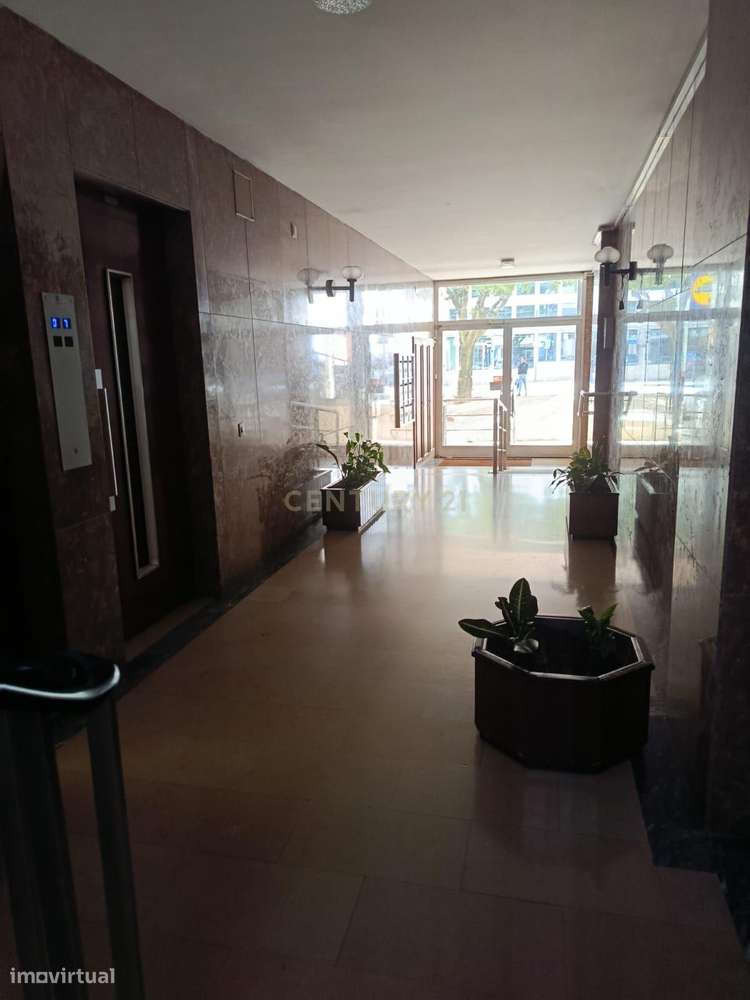 Apartamento T4 na Avenida Fernão de Magalhães — Espaço, Potencial e Di - Grande imagem: 2/22