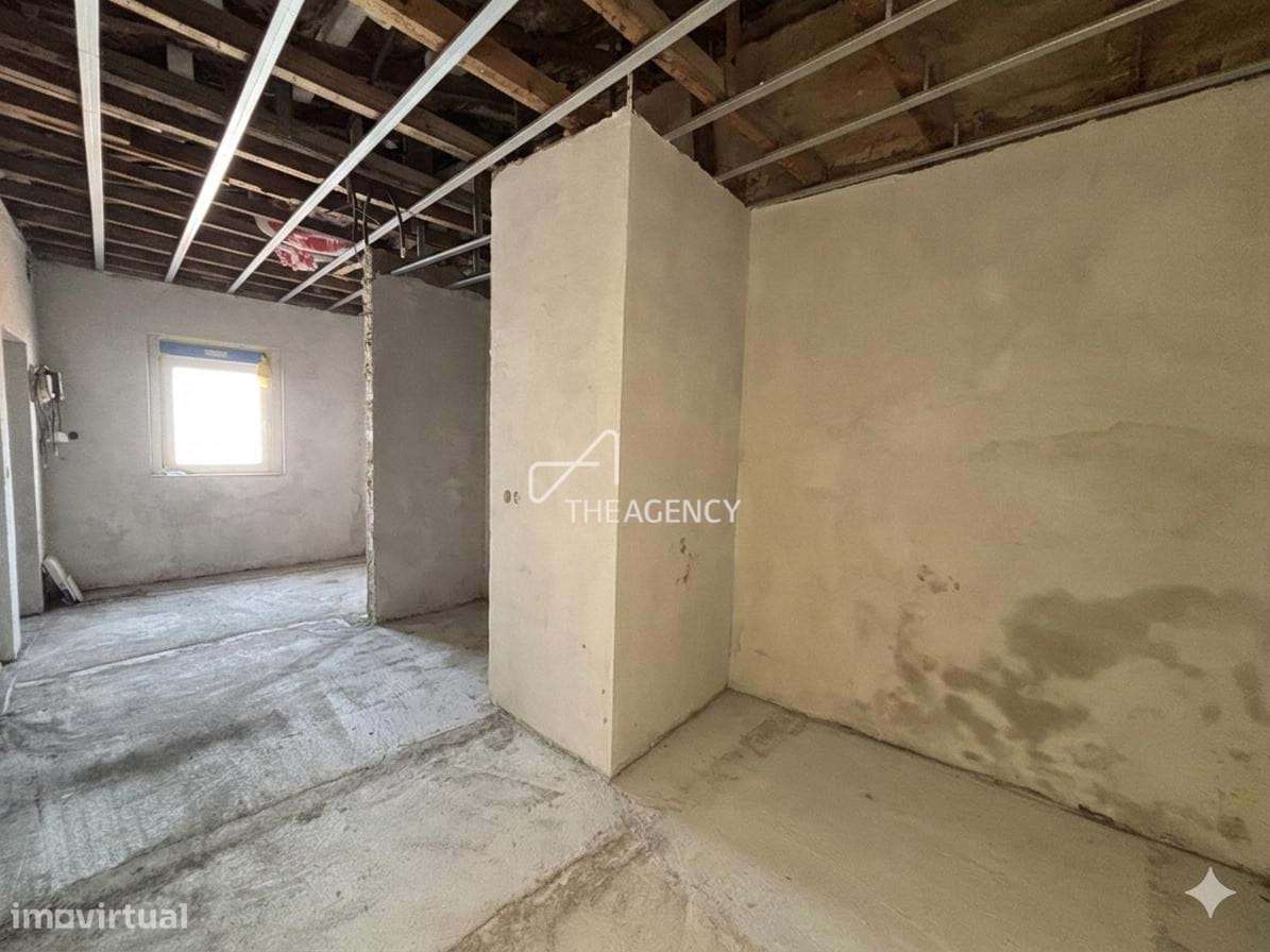 Prédio p/ Investimento em Alhandra  - 2 Estúdios para Restaurar-20