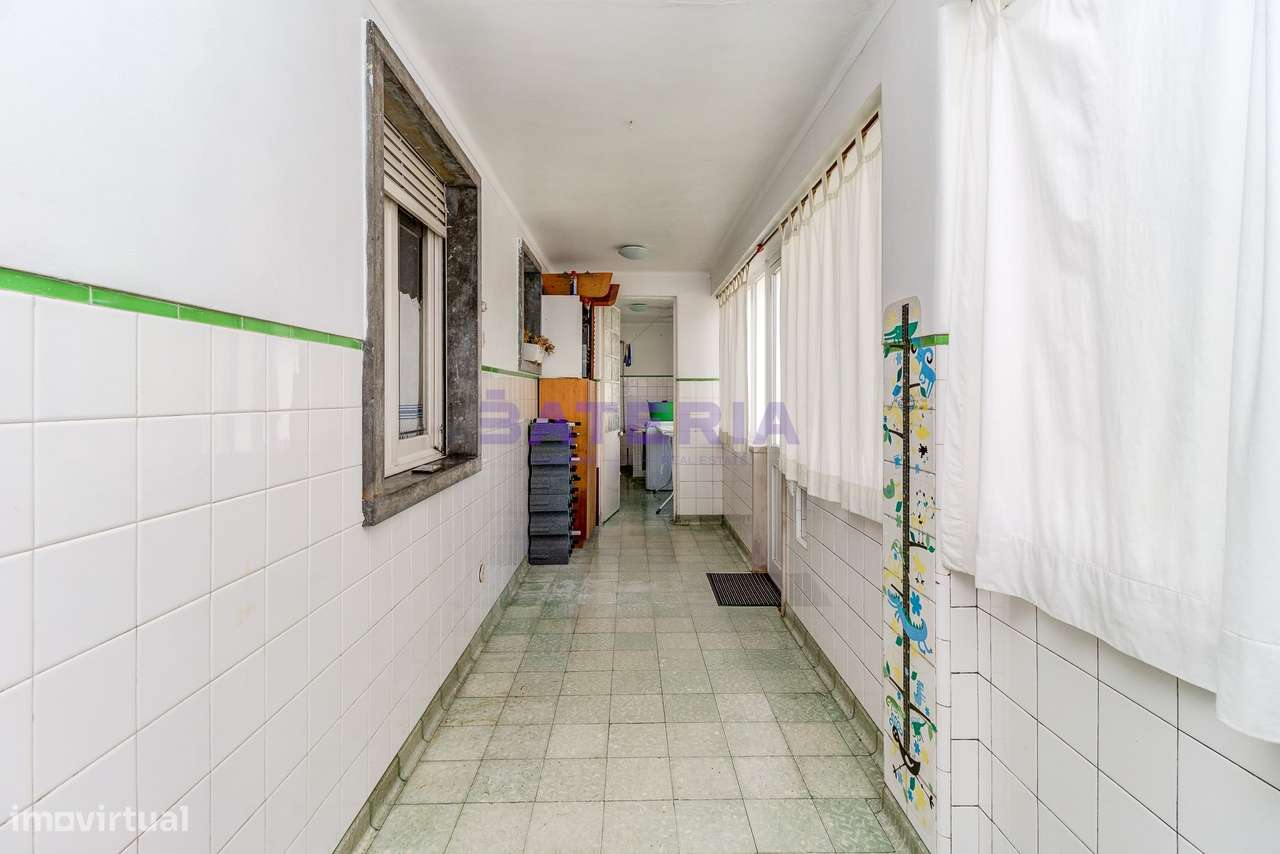 Moradia Independente T5 em Linda-a-Velha-11