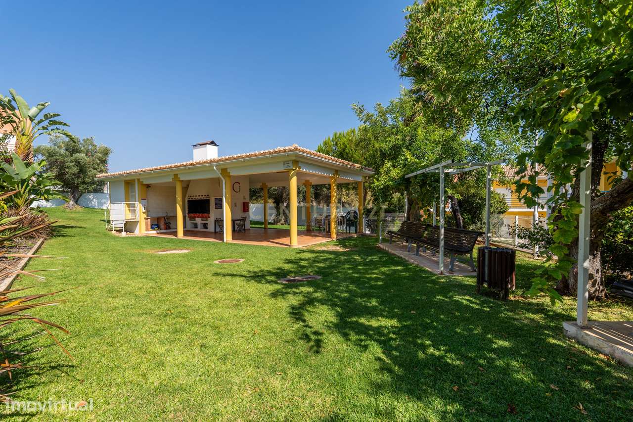 Apartamento T2 com Piscina e Garagem – a 5 minutos da Praia da Galé-21