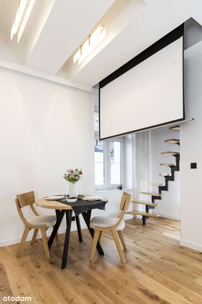 Stylowe dwupoziomowe mieszkanie 300 m od Starego Rynku