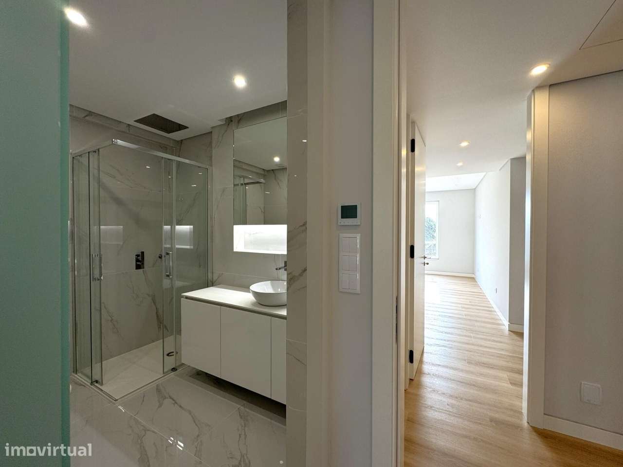 Apartamento T3 novo com estacionamento no centro de Carcavelos-39