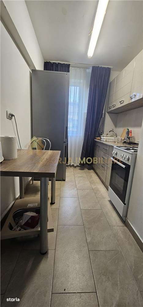 APARTAMENT 2 CAMERE 43 MP PLUS BALCON DE 10 MP ZONA MERCUR - Imagine principală: 2/10