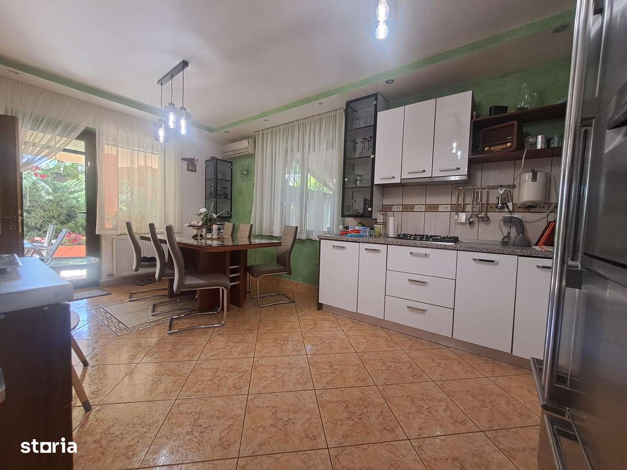 Casa individuala cu piscina. P+1+M. zona foarte buna-15