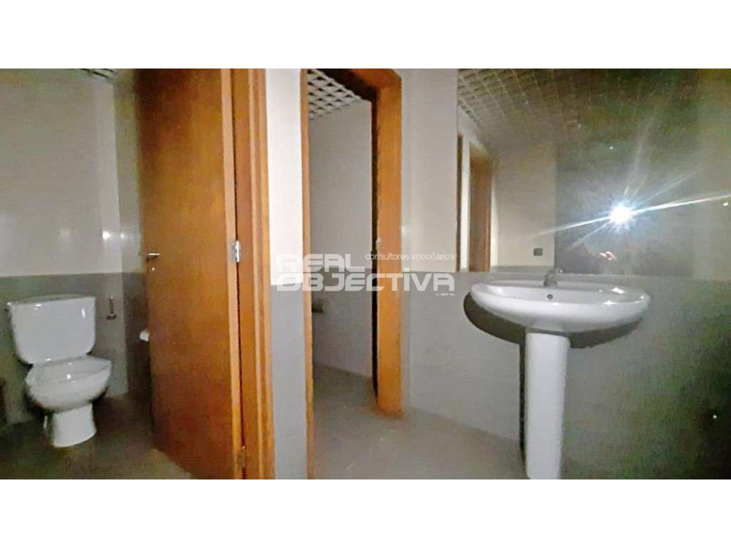 Loja com montra no centro de Paços de Ferreira - Grande imagem: 5/7