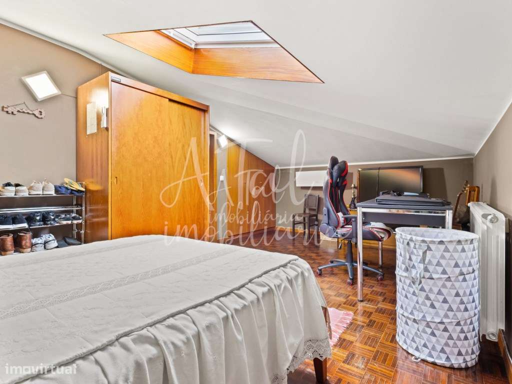 Duplex T5 no centro de Ponte de Lima com terraço panorâmico e 2 gar...-28