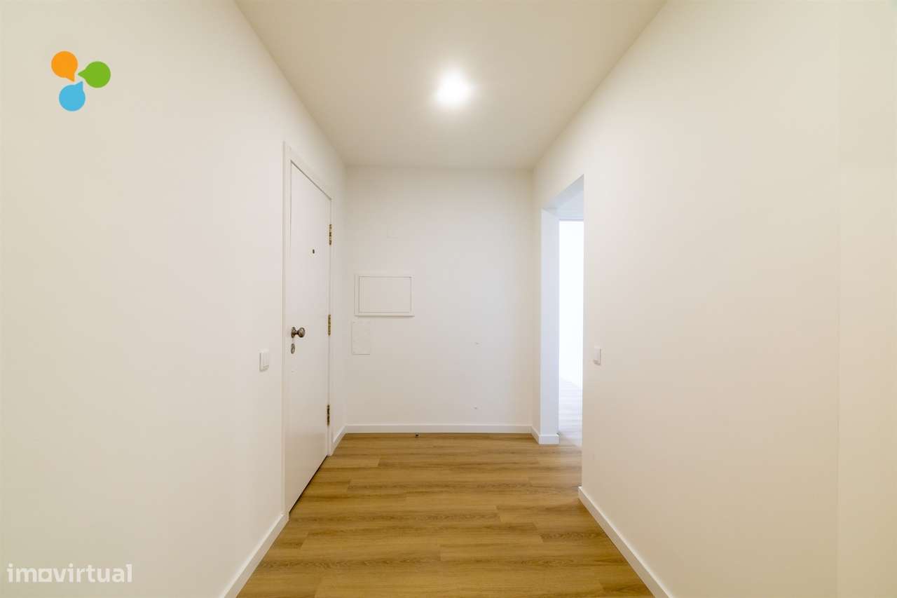 Apartamento T3 c/ Box e varanda, junto às faculdades-17