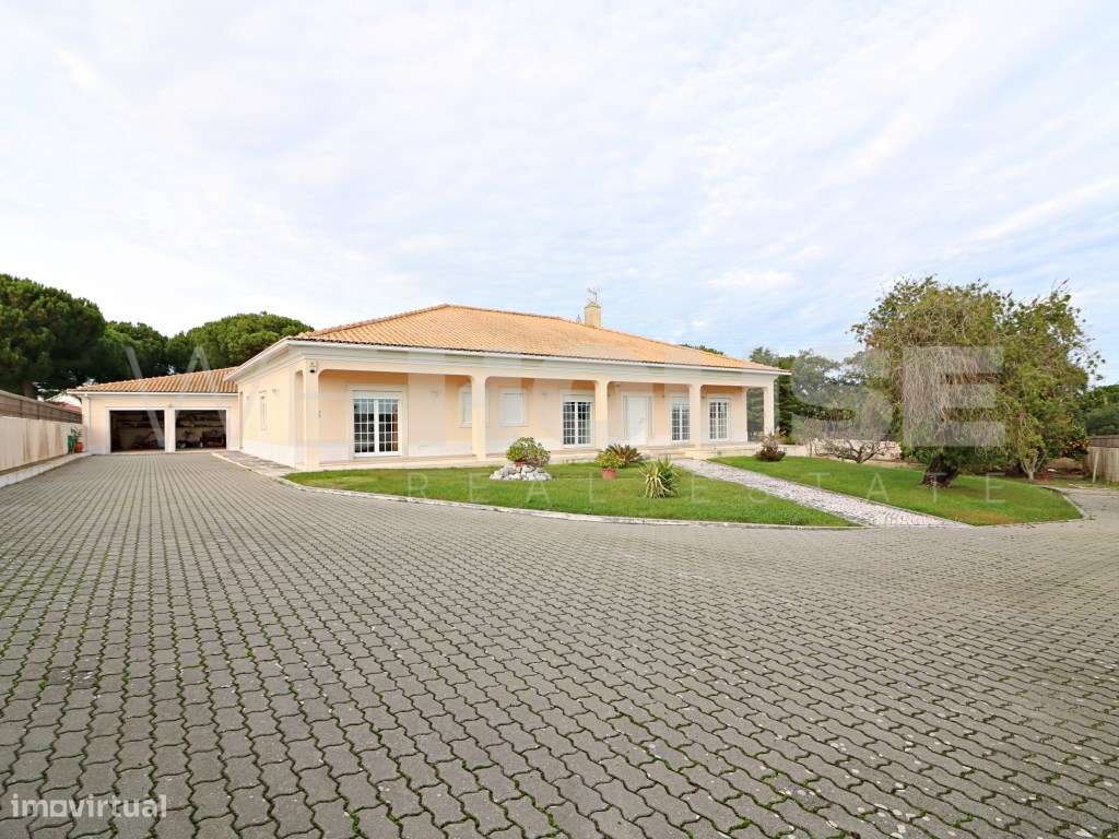 Moradia T4 com 280 m2, inserida em terreno com 2500 m2 em Palmela-21