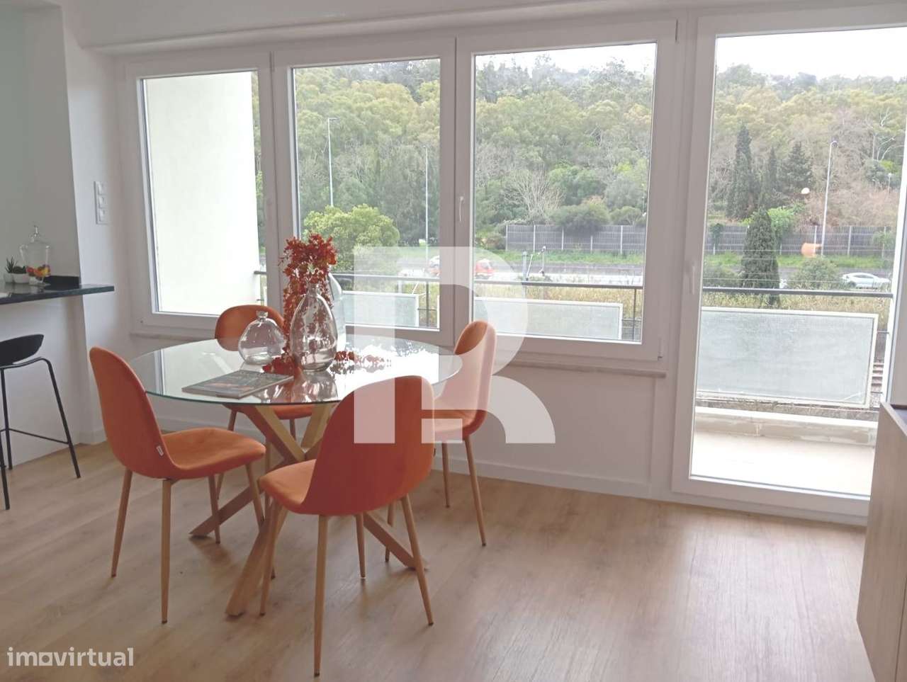 Apartamento T3 Totalmente Remodelado em Benfica-8