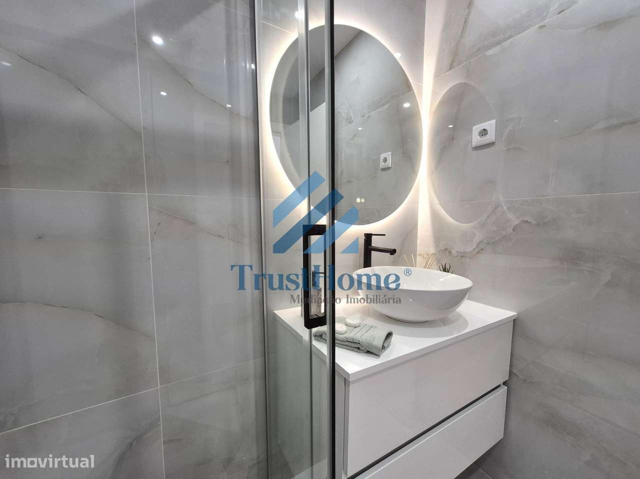 T2 Totalmente Remodelado c/ arrecadação 27m2 Benfica Lisboa-14