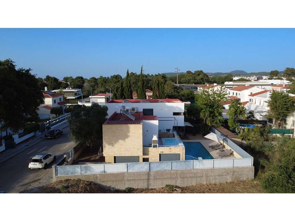 Moradia a venda em Azeitão, T5 com Piscina, Cave e Garagem em Vila ...-45