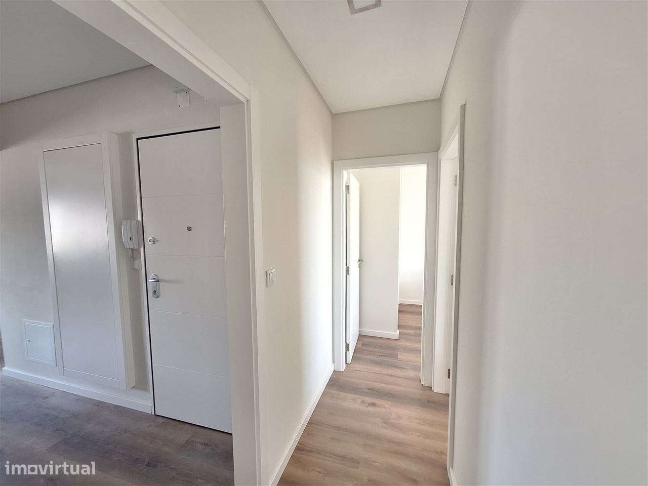 Apartamento T3 | Benfica, Bairro Sta. Cruz-16