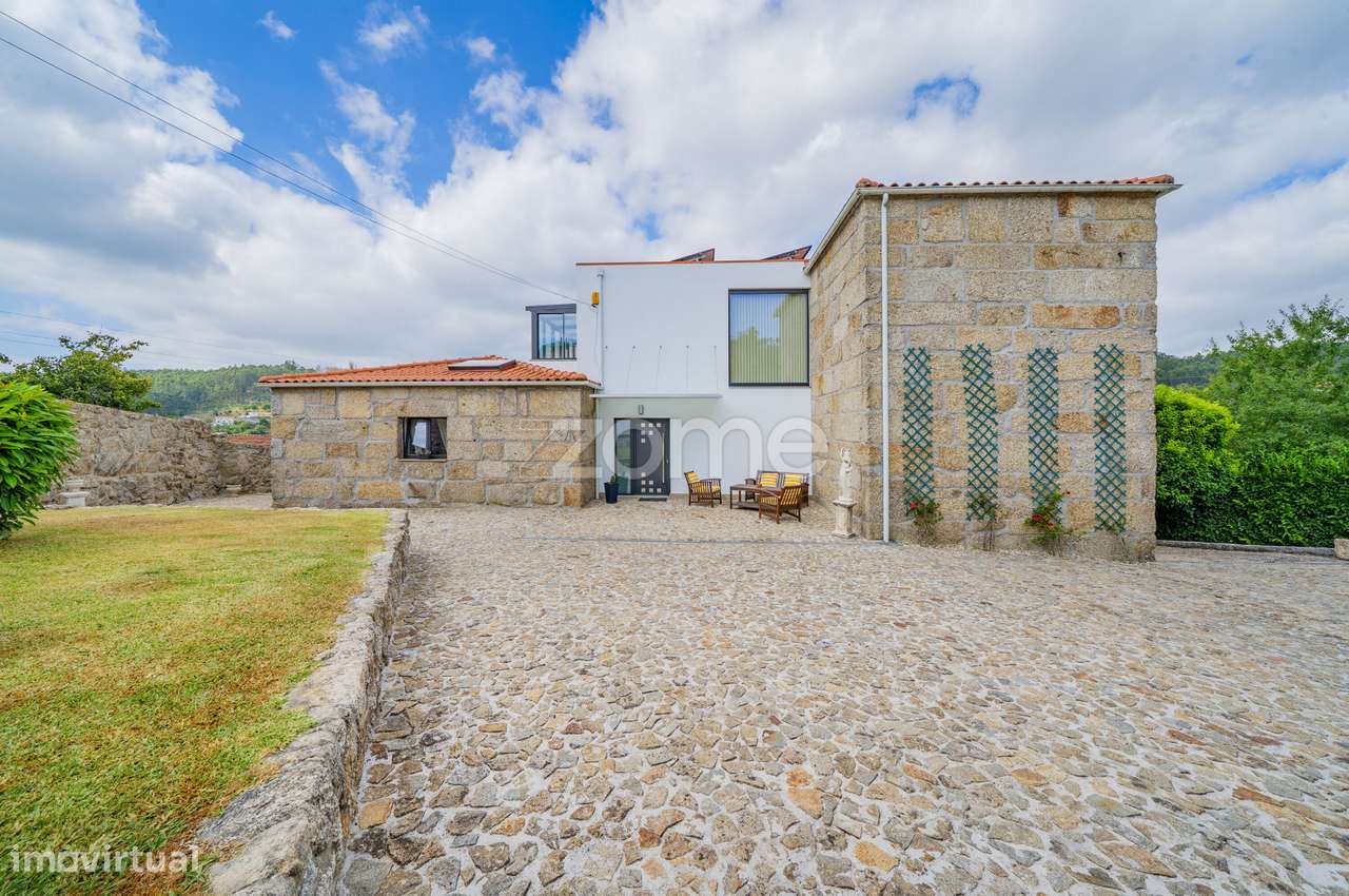 Moradia T5 + 1 com Piscina em Espinho, Braga-3