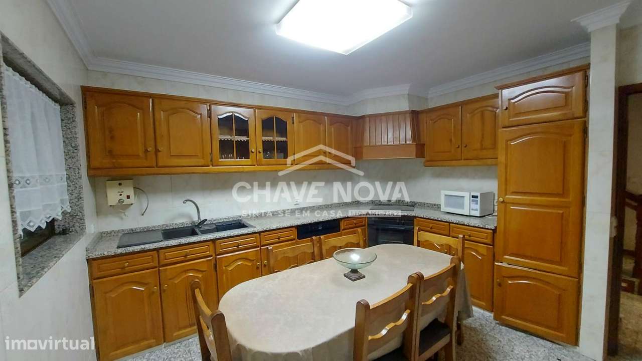 Moradia Geminada V5 no centro da Sra da Hora - Grande imagem: 4/25