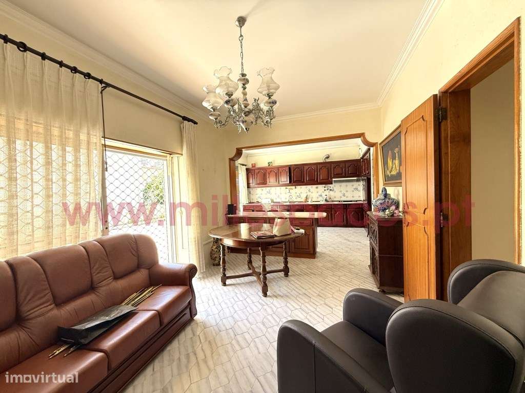 Moradia V6 com Garagem Centro da Cidade-8