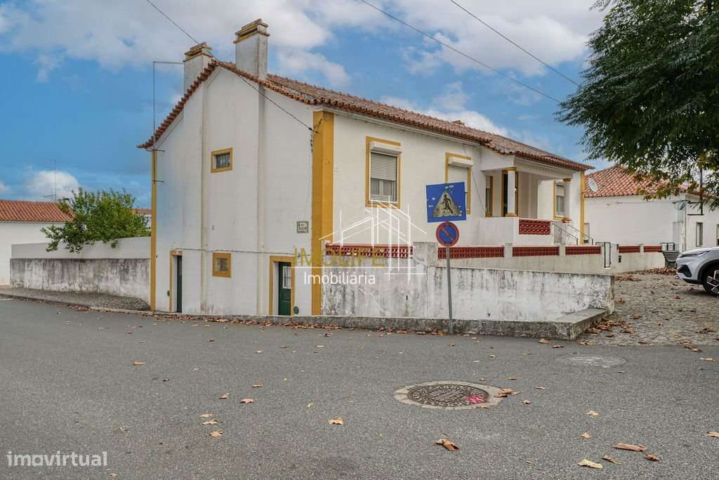 Excelente Moradia com dois pisos no centro do Vimieiro-43