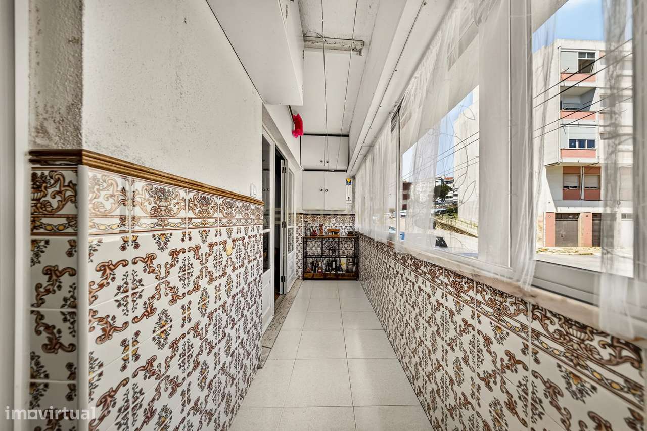 Apartamento T3 com Excelente Localização | Espaço | Luz | Centralidade-27
