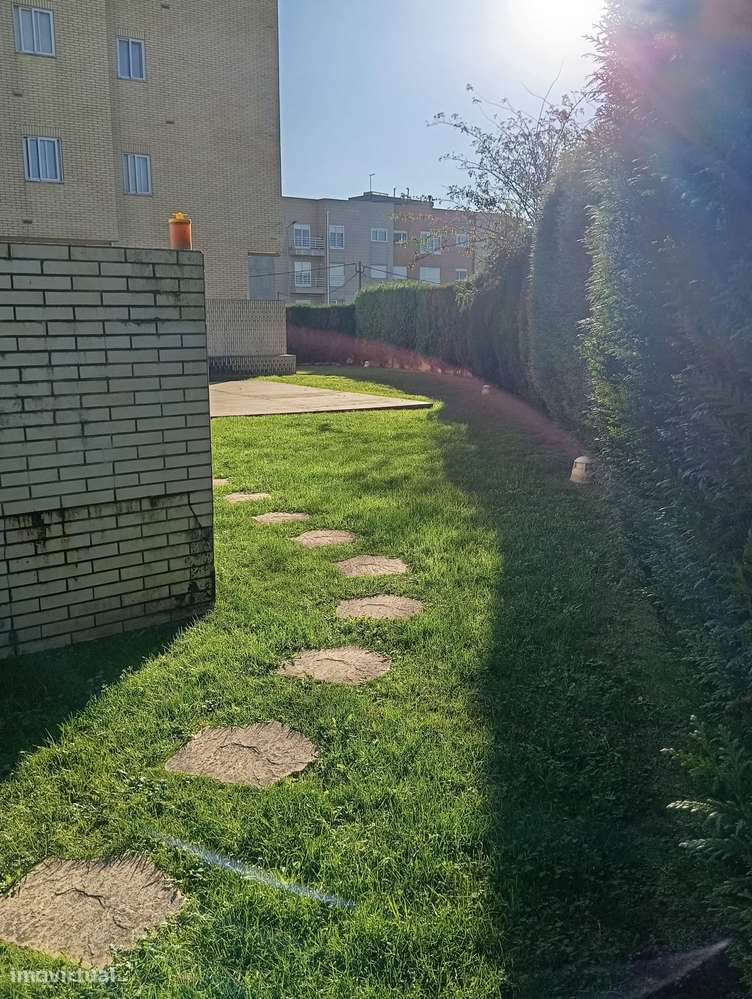 Fantástico apartamento T2 com terraço em condomínio fechado em Canelas-30