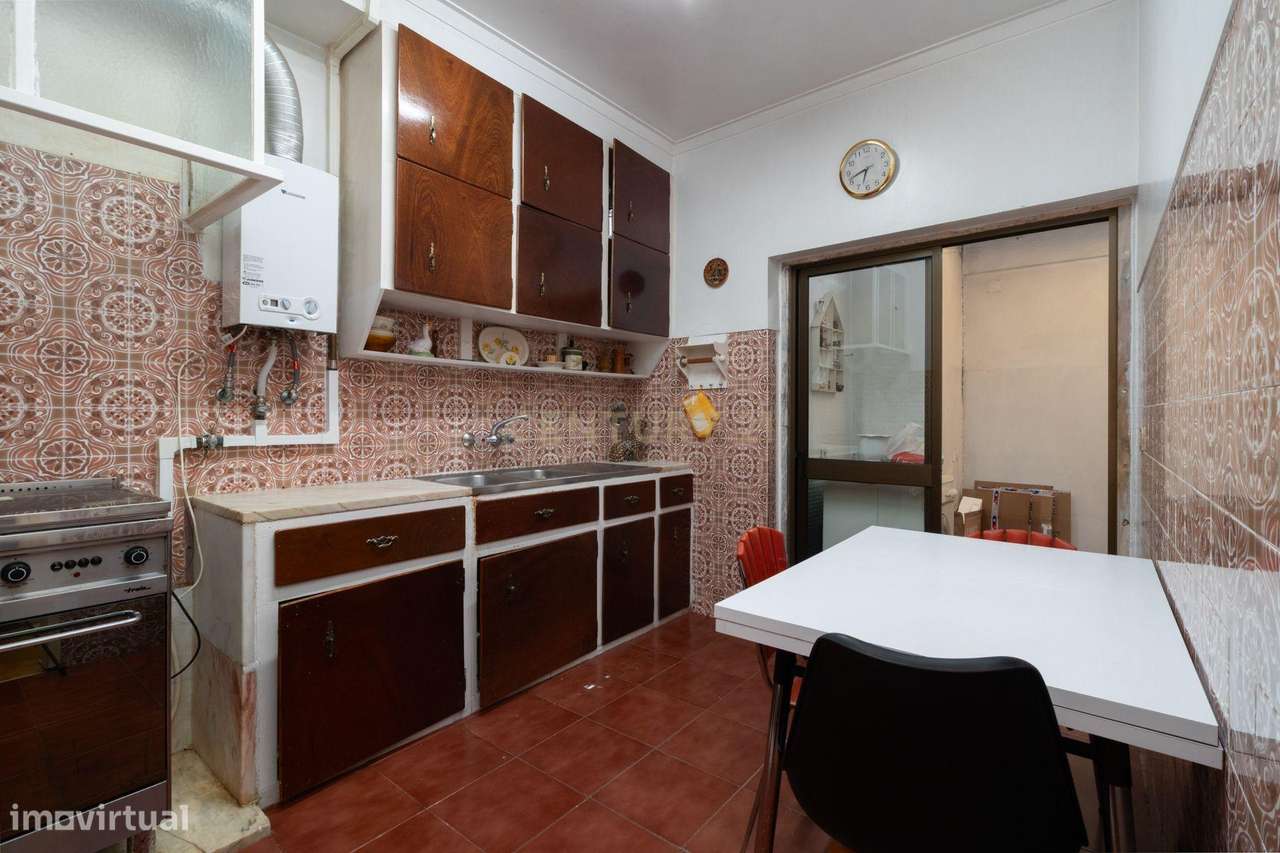 Oportunidade única de investimento em Odivelas – 50% de prédio em prop-28