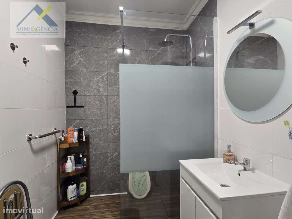 Apartamento T2 com Arrecadação no Vale do Cobro em Setúbal-9