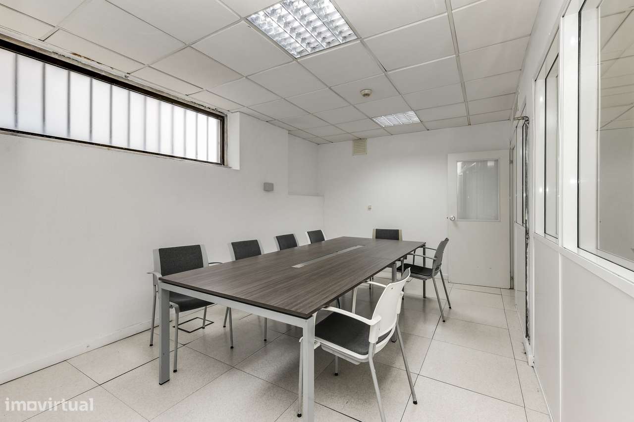 Espaço comercial 550 m² | Escritório + Loja + Armazém | Dois acessos-29