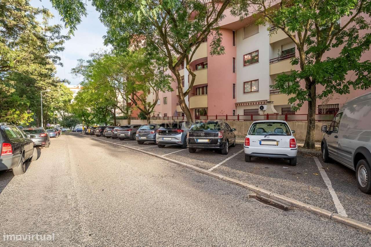 Apartamento T3, com Box de 85 m2 e Arrecadação em Odivelas-31