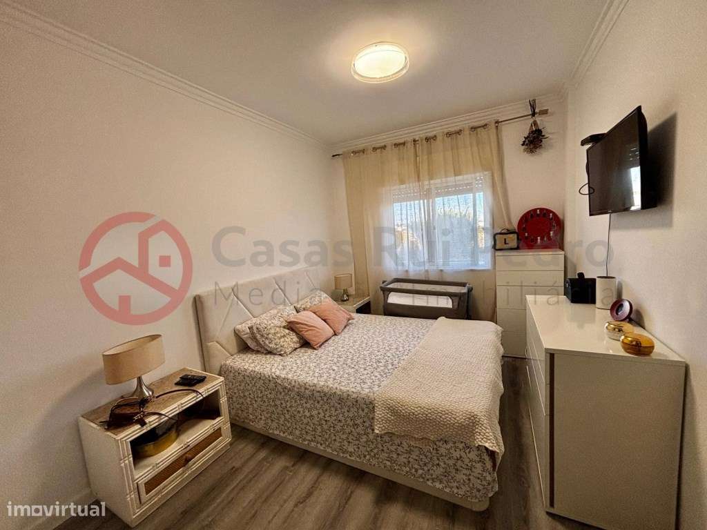 Apartamento T2 com arrecadação em Santa Marta do Pinhal, Corroios-10