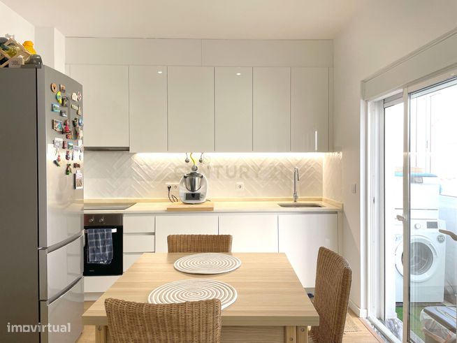 Apartamento T2 renovado em 2023-0
