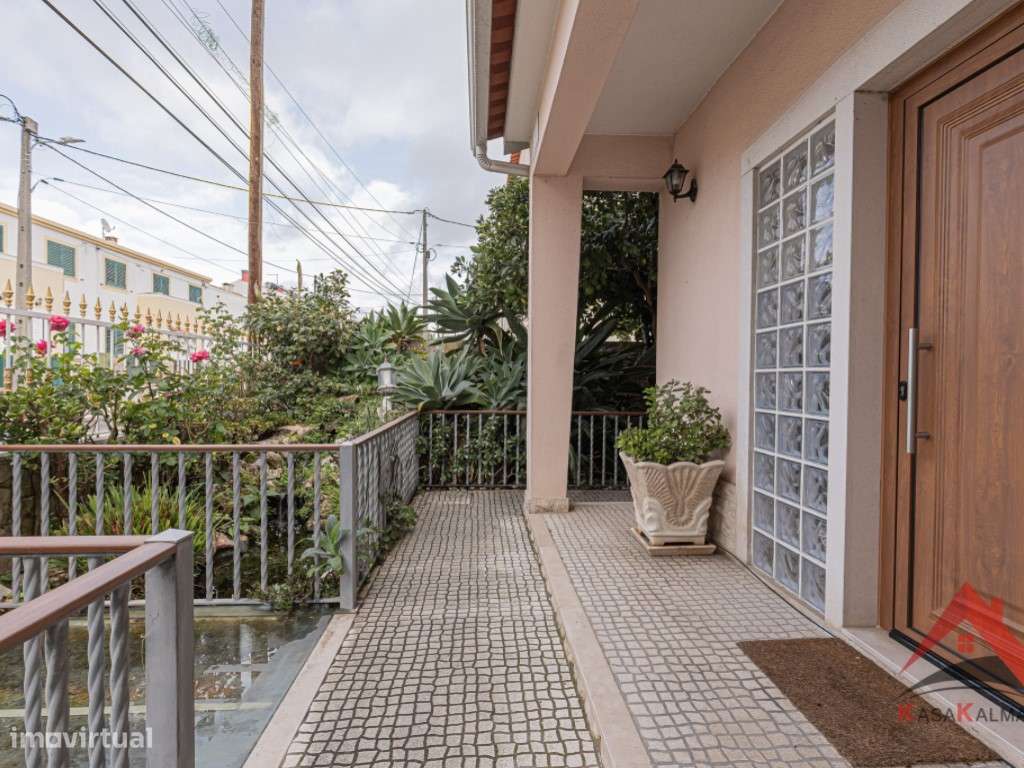 Moradia Isolada T4 com Aproveitamento de Sótão - Quinta do Conde-34