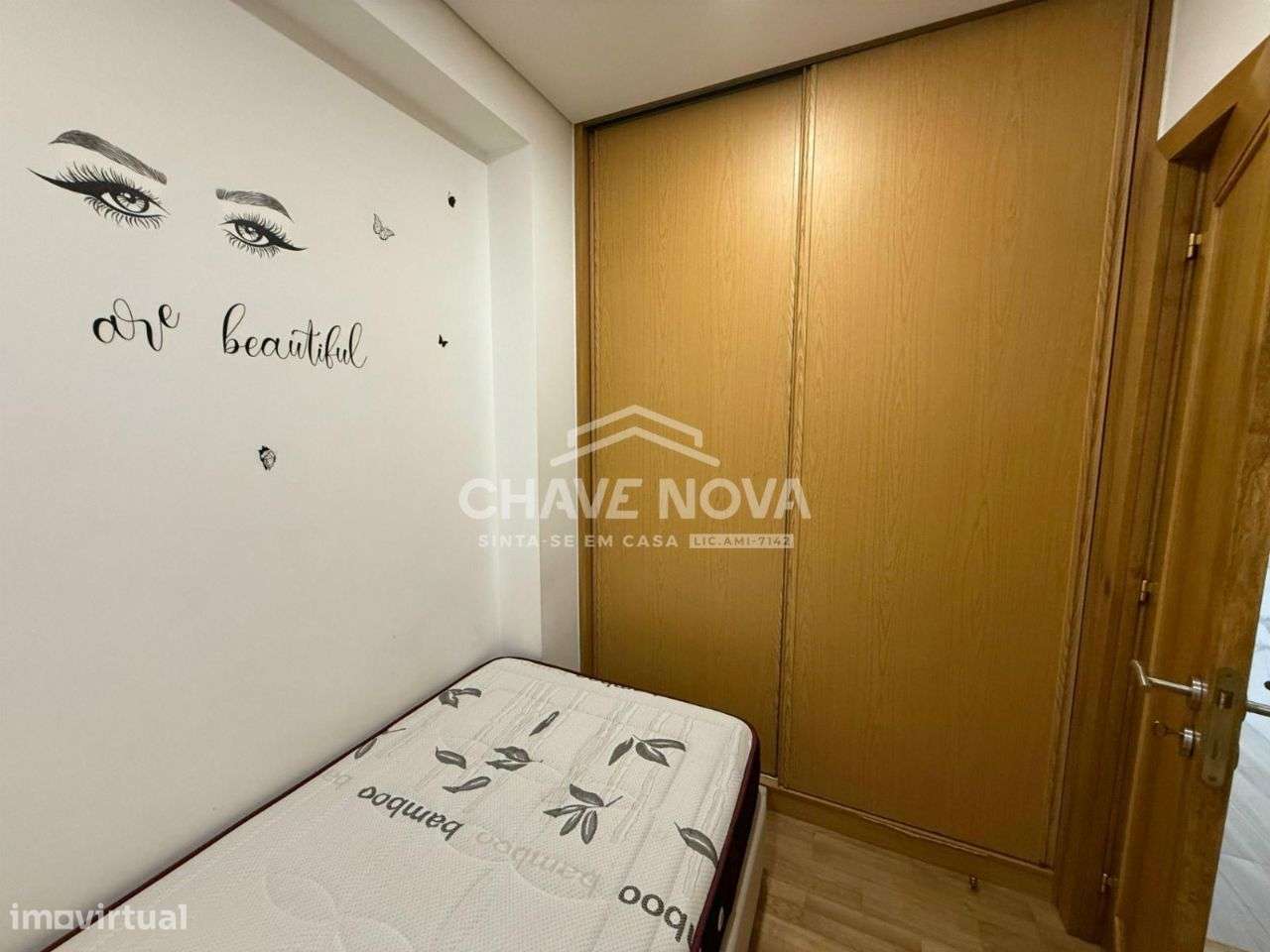 Apartamento T2+1 Renovado c/ Lugar de Garagem em Santa Marinha-5