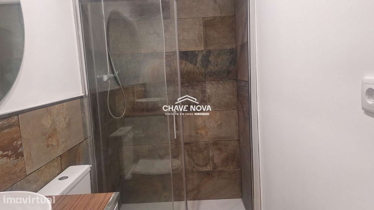 Moradia T1 Totalmente Remodelada | Porto, Próxima da Praça República-9