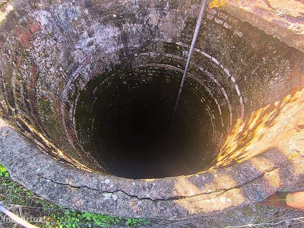 Moradia com potencial de renovação no Entroncamento-10