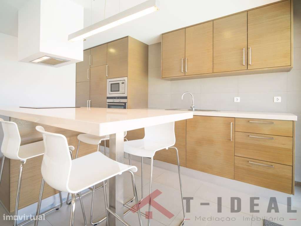 Moradia T4 Moderna Vista Mar-20