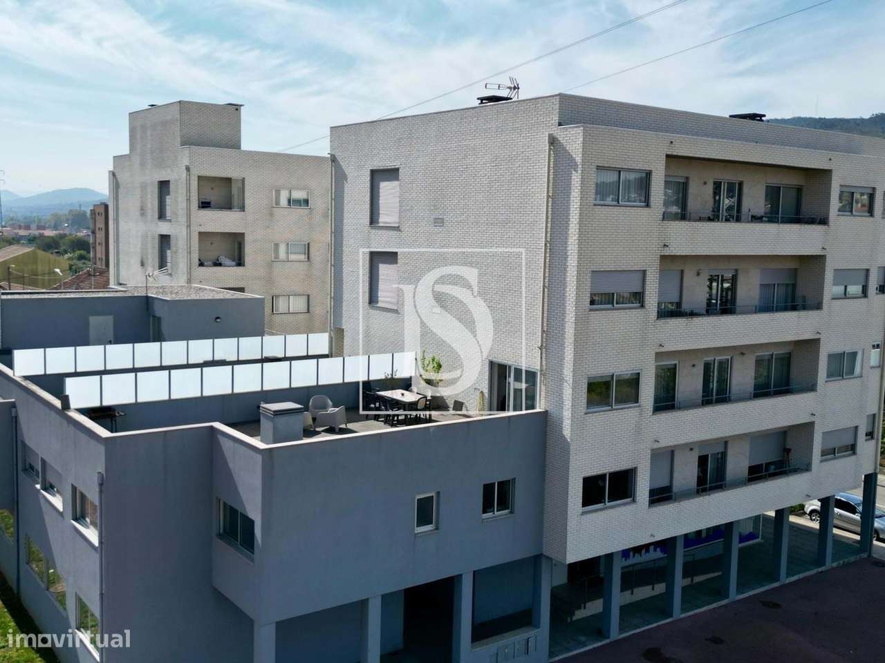 Apartamento T3 com Terraço, Vista Serra e Garagem para 3 Carros em Val-6