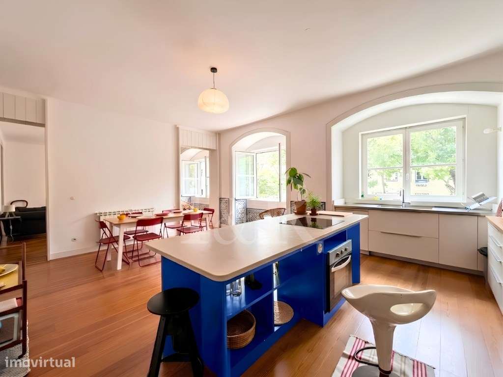 Apartamento T3 renovado no centro histórico de Lisboa-4