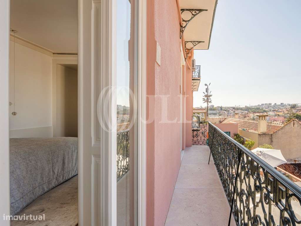 Apartamento T3+2 com jardim, em pleno Castelo, Lisboa-30