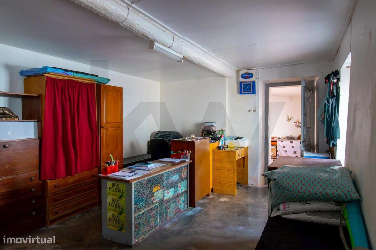 Edifício habitacional composto por 2 divisões de utilização independen - Grande imagem: 5/36