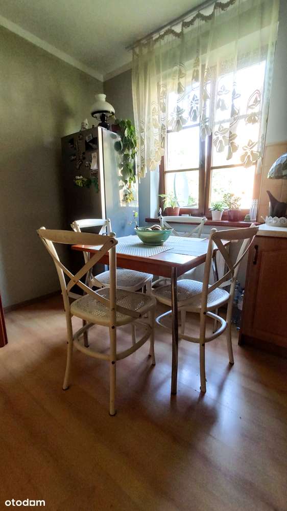 Przestronne 3-pokojowe mieszkanie z balkonem-0