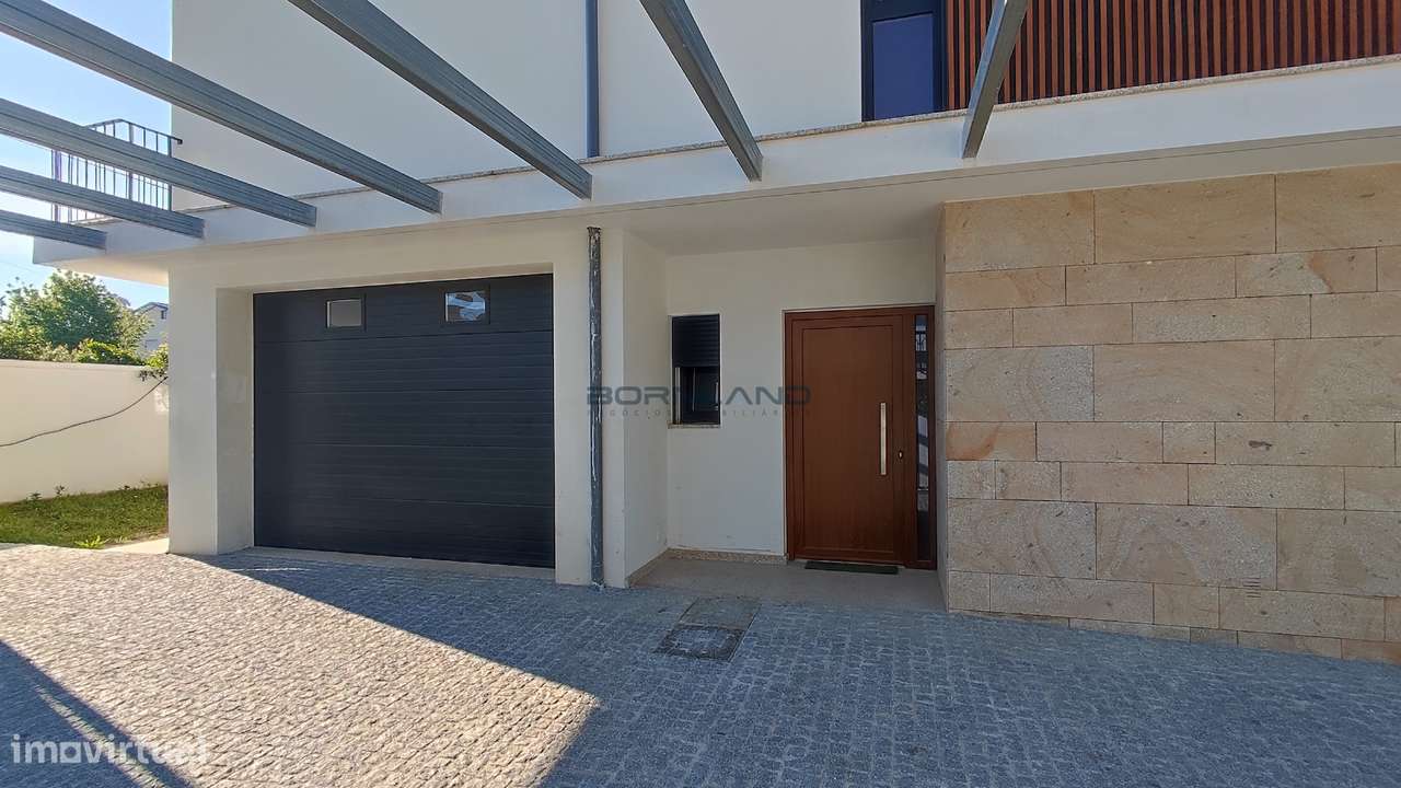Moradia Geminada T4 - Pronta habitar-27
