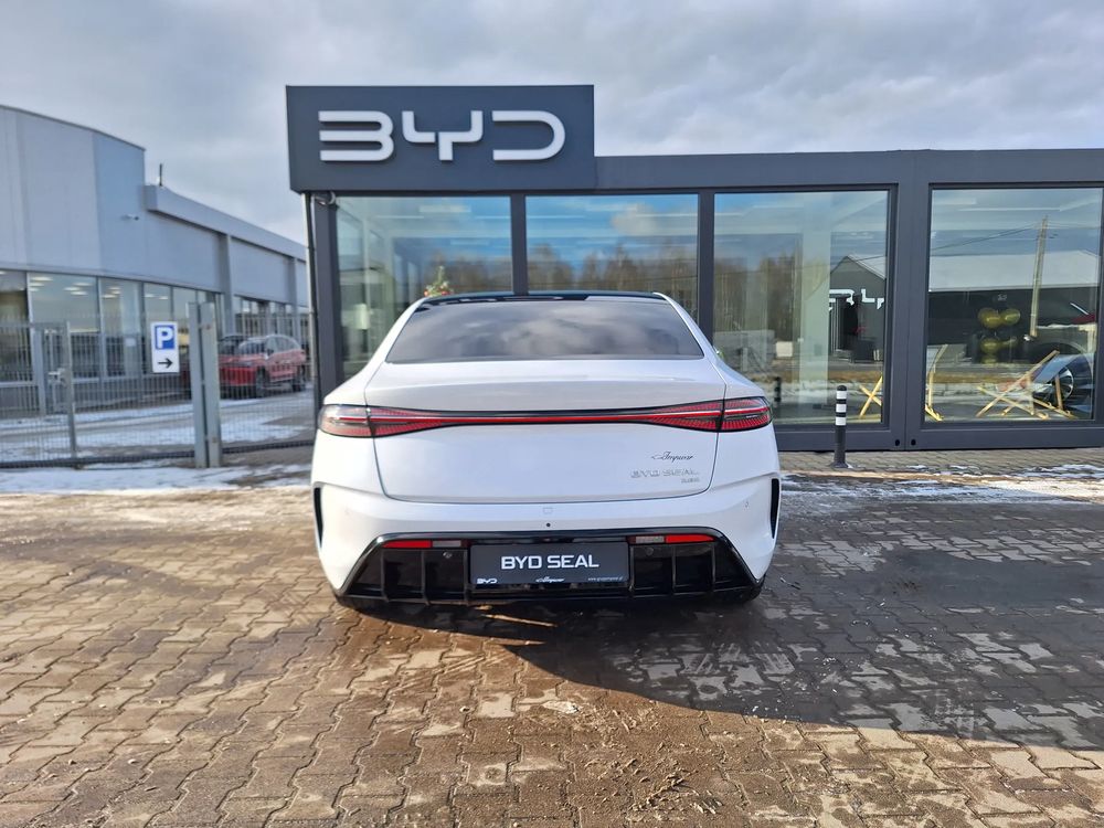 3,8 S (0-100 km/h) / Zasięg 520 km / Head-Up / Dynaudio® / Kamera 360