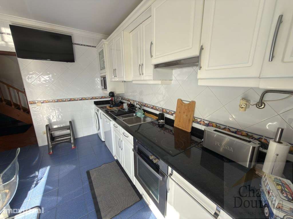 Apartamento T1+2 com garagem, em Santa Clara-4